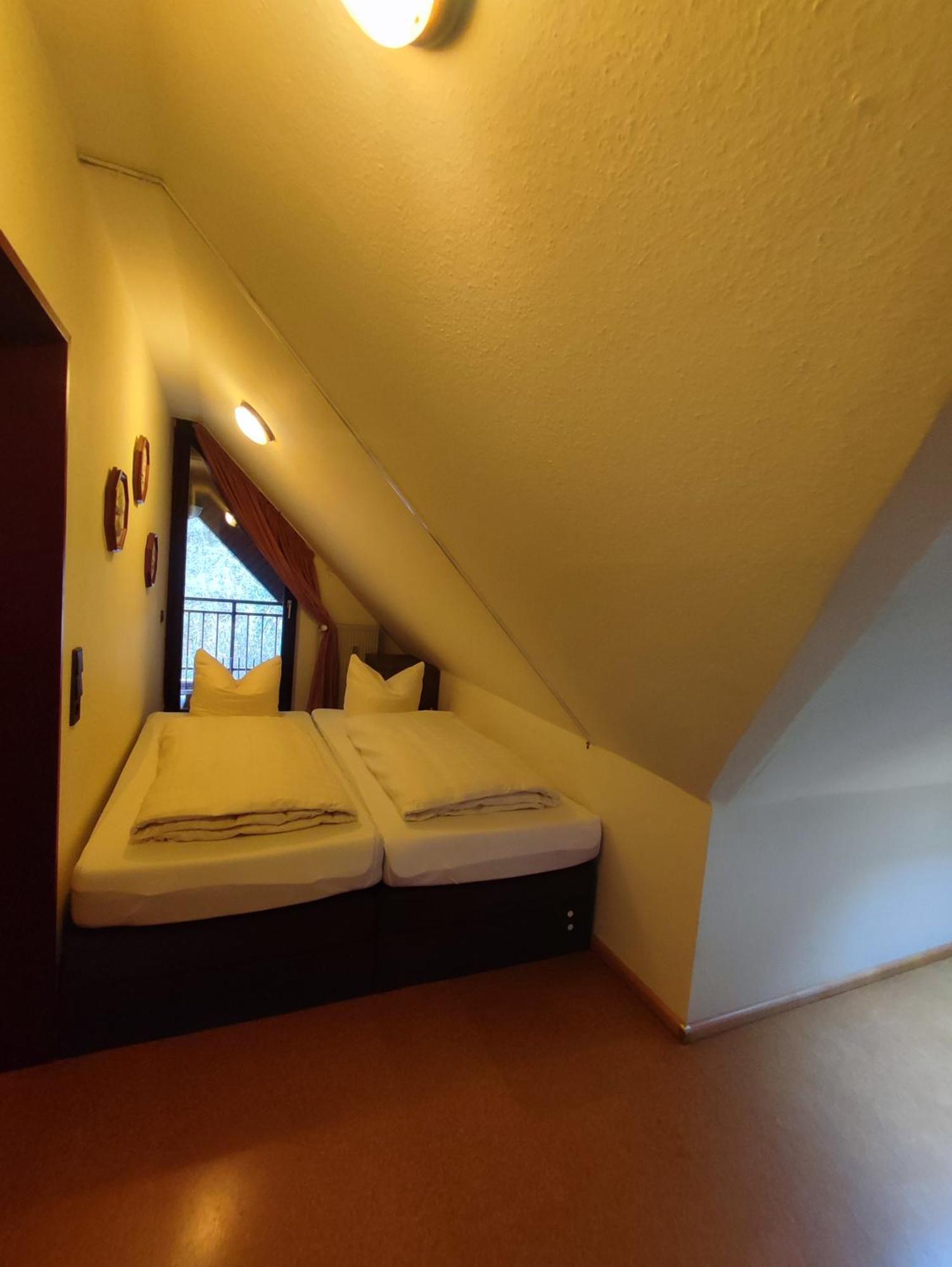 Panorama Oase Ferienwohnung Mit Blick Auf Mosel Und Reichsburg Cochem Exterior photo
